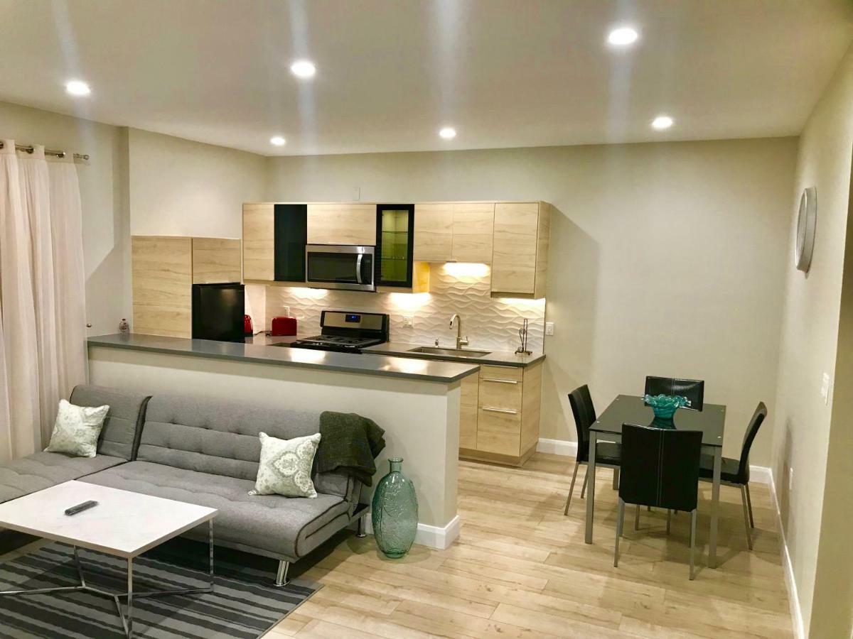 11642 Gothic Avenue Appartamento Los Angeles Esterno foto