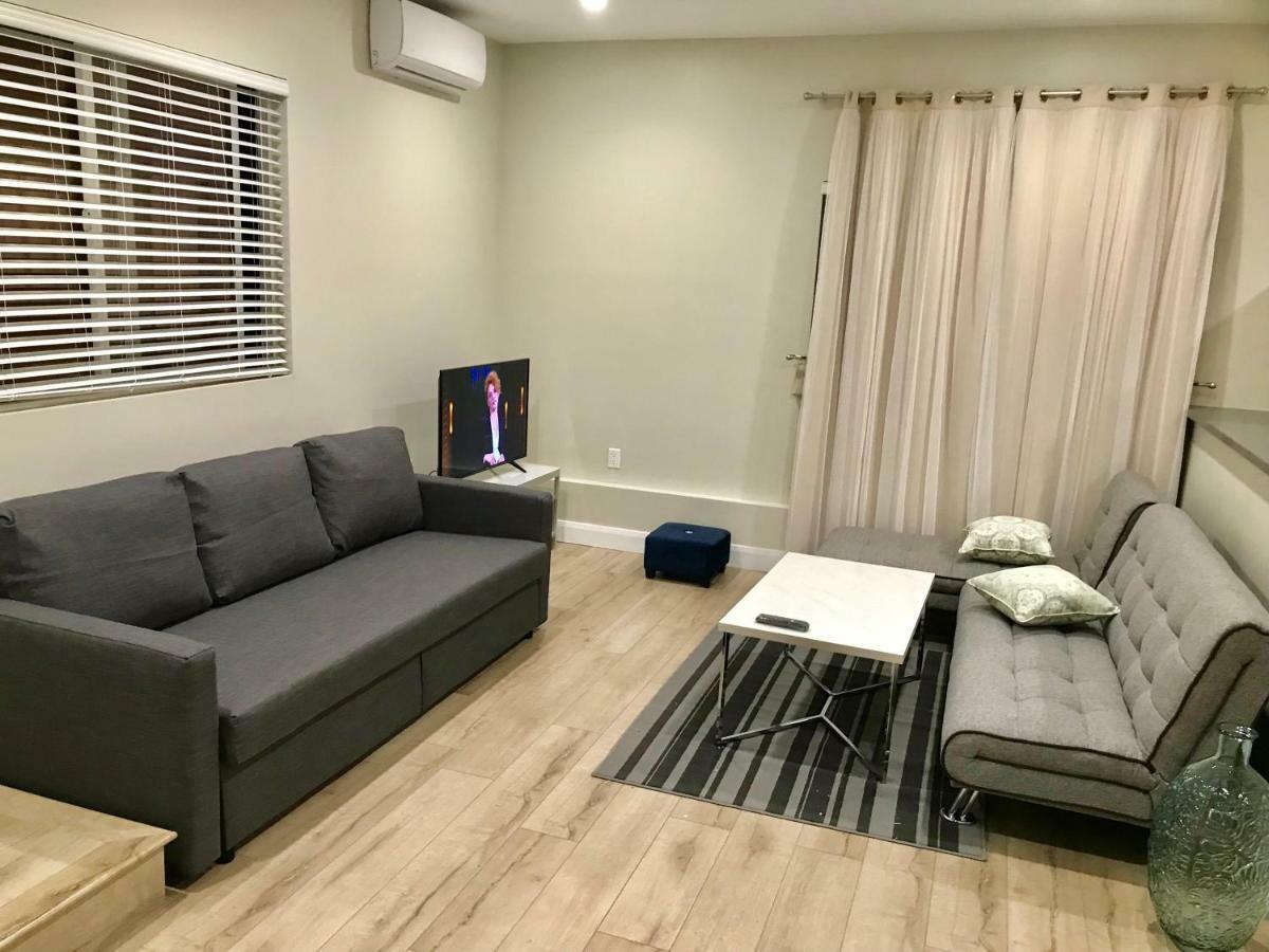 11642 Gothic Avenue Appartamento Los Angeles Esterno foto