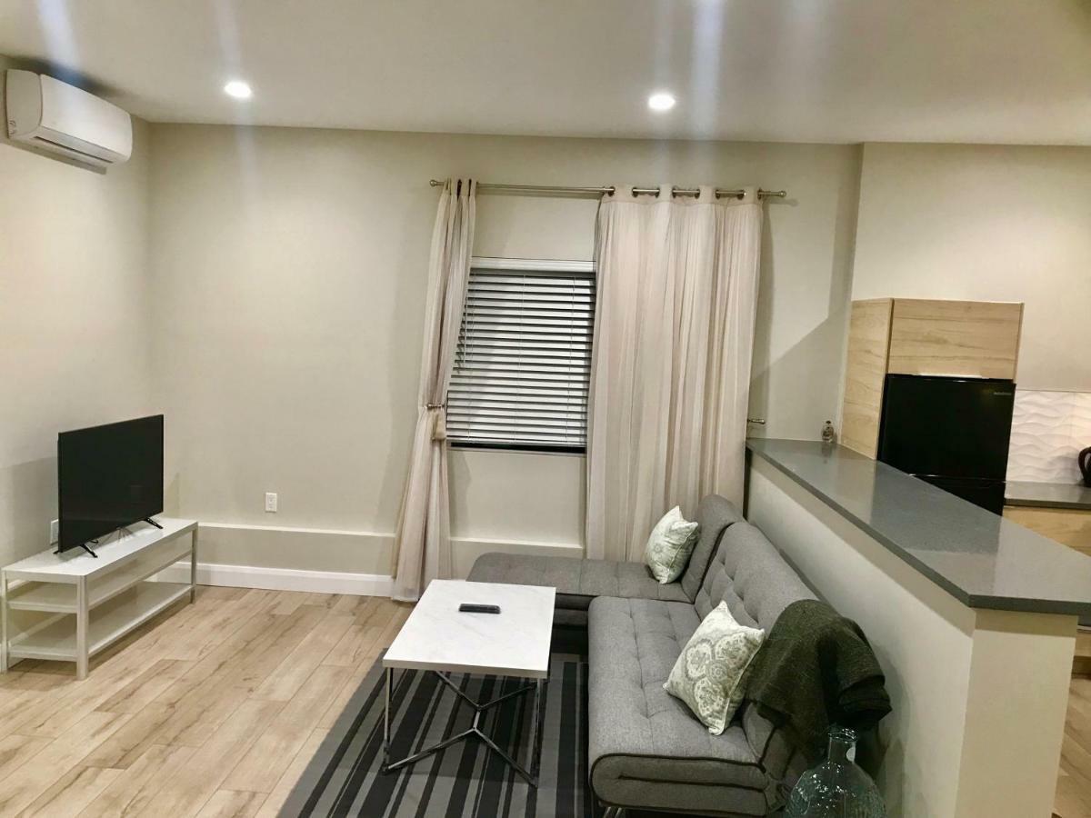 11642 Gothic Avenue Appartamento Los Angeles Esterno foto
